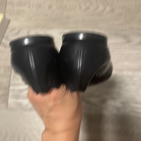 Chloe Lauren Black Leather Scalloped Flats - Picture 5 of 8